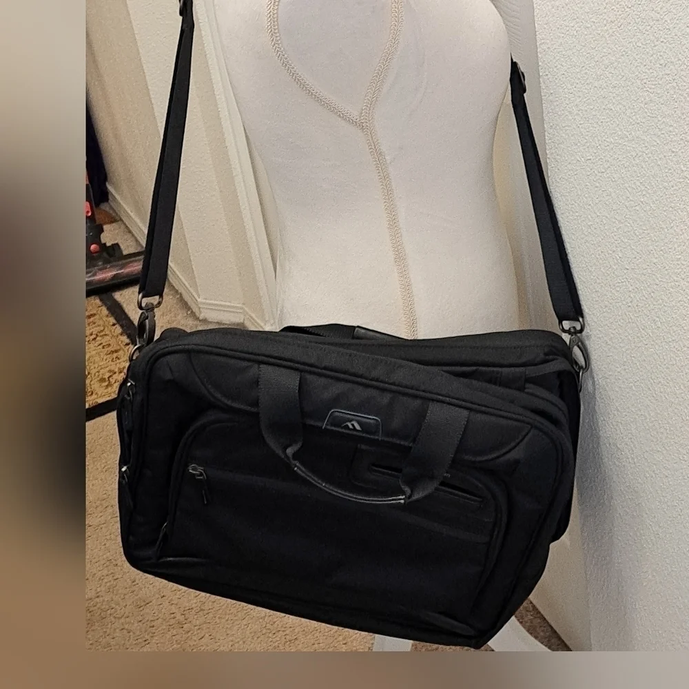 Brenthaven Elliott Deluxe Laptop & Tablet Messenger Bag